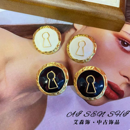 Earrings Qingdao Second-Hand Jewelry Portrait Earrings Sunny Day Doll Pattern Design French Retro Earrings for Women