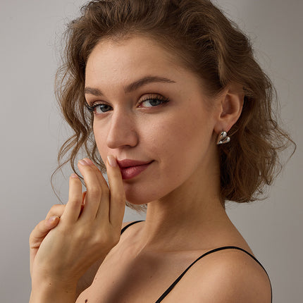 Korean and Japanese Trendy Earrings Sweet Niche Stud Earrings Personality Heart-Shaped Design Earrings Retro Simple Ear Accessories
