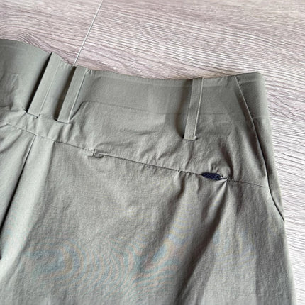 Curly flat! Men's Outdoor Seamless Adhesive Quick-drying Breathable Suit is Joker Water-repellent 3D Stand-up Cut Casual Shorts