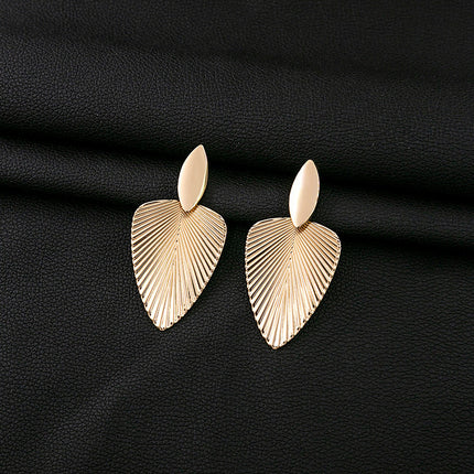 European and American Retro Exaggerated Golden Leaf Earrings, Cut Out Butterfly Ginkgo Earrings, Accessible Luxury Personalized Earrings