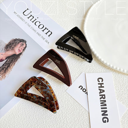 Simple Acetate Triangle Hair Clip for Women, Medium Shark Clip for Updos at the Back of the Head, Suitable for Thin Hair, Elegant Hairpin Hair Accessory