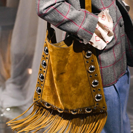 Cross-border in stock Bohemian-style Niche Design Imitation Deerskin Velvet Postman Rivet Tassel Shoulder Crossbody Warehouse