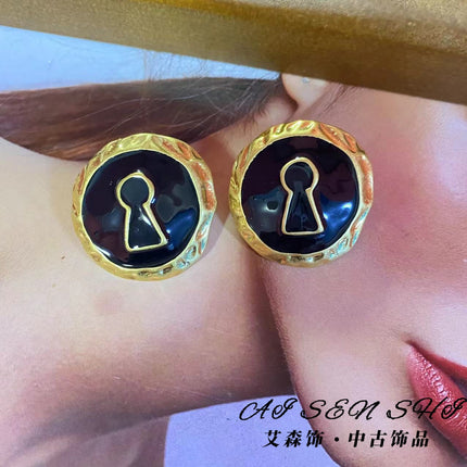 Earrings Qingdao Second-Hand Jewelry Portrait Earrings Sunny Day Doll Pattern Design French Retro Earrings for Women
