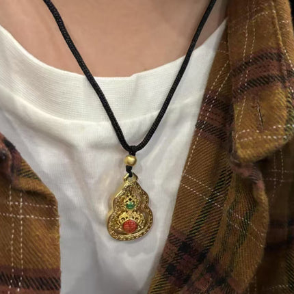 Gold-Plated Necklace for Women, Vintage Fashion Versatile Pendant with a High-End Design Sweater Chain Clothing Accessory