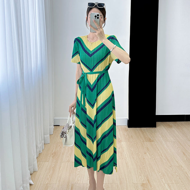 Foreign trade high-end Miyake dress women's summer New temperament age-reducing color matching comfortable pleated split short sleeve skirt