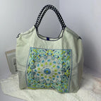 Light gray cashew flower / Medium m