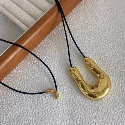 European and American Niche U-shaped Necklace Metal Design Sense Horse Pendant Ins Style Simple Cold Style Horseshoe Necklace