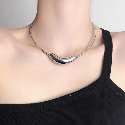European and American titanium steel metal style curved elbow necklace women's elastic magnetic suction buckle collar round snake bone chain Cold style necklace