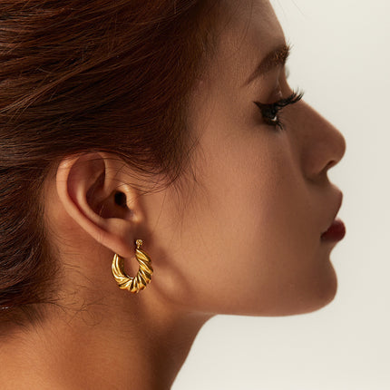 Cross-border European and American earrings ins fashion short C- shaped horns earrings stainless steel 18K gold-plated earrings women wholesale