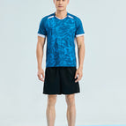 A men's model in cyan / S