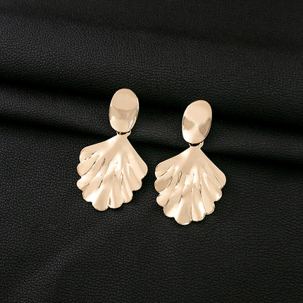 European and American Retro Exaggerated Golden Leaf Earrings, Cut Out Butterfly Ginkgo Earrings, Accessible Luxury Personalized Earrings