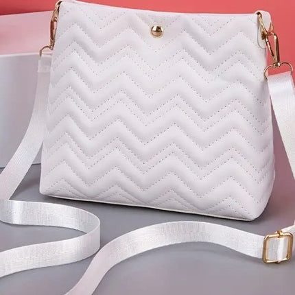 Korean Style Fashion Wavy Striped Quilted Cat Pearl Pendant Decoration Simple Women's Crossbody Bag Wholesale Bag