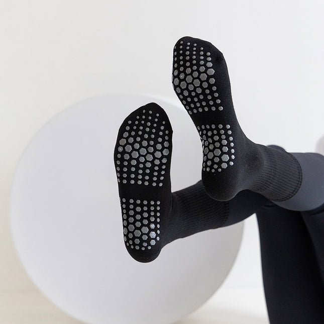 Yoga Socks for Women, Solid Color Mid-Calf Socks, Silicone Non-Slip Indoor Fitness Pilates Sports Socks, Floor Socks with Silicone Dots