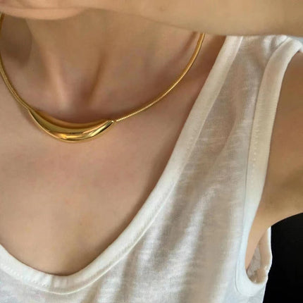 European and American titanium steel metal style curved elbow necklace women's elastic magnetic suction buckle collar round snake bone chain Cold style necklace