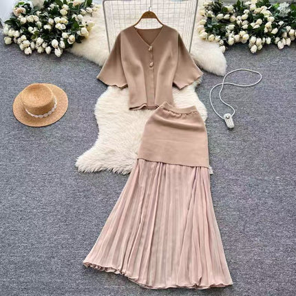 2025 Loose Short-Sleeved V Neck Top, High-Waisted Pleated Long Skirt, Two-Piece Set, Fashionable and Elegant Skirt Set