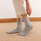 052 men's mid tube gray / Naked socks