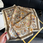 Small flower cashew beige / 68X68cm