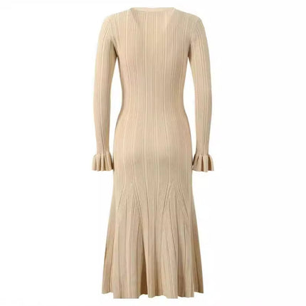 French-Style Waist-Cinching Long Dress for Women with Gold Thread V-Neck and Gold Button Single-Breasted Design, 2026 Autumn and Winter New Model, Elegant Slim-Fit Knit Dress