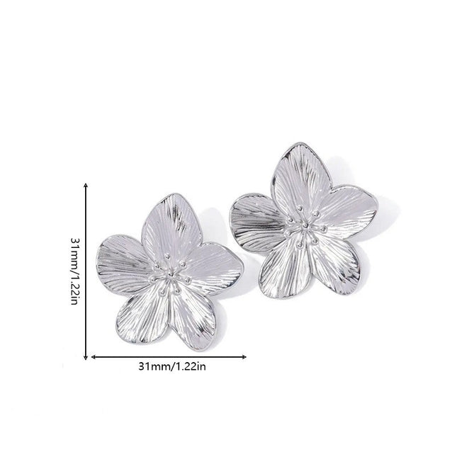 European and American Style Exaggerated Titanium Steel Flower Earrings for Women, French Three-Dimensional Fashion Light Luxury Silver Petal Earrings Versatile Style