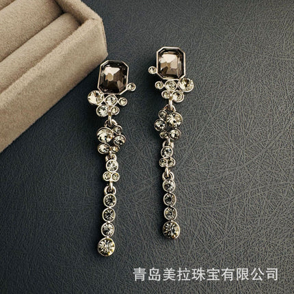 Oscar De La Renta European and American Retro Old Long Exaggerated Shoulder Sweep Ear Clip Elegant Niche Design