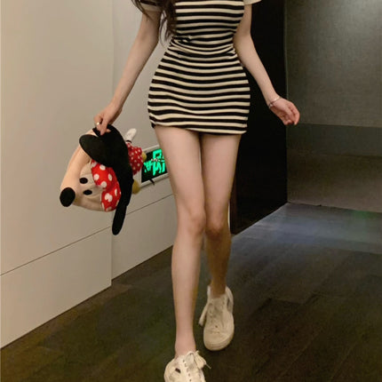 Small Knitted Hong Kong Style Striped Square Neck Dress Women's Summer 2023 New Slim-Fit Slimming Skirt Bag Arm Skirt