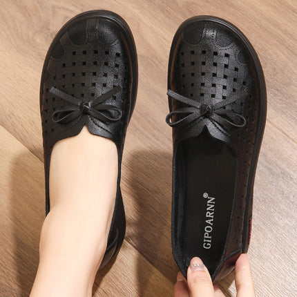 Mom's Shoes, Single Shoes for Middle-Aged and Elderly, Soft-Soled, 2026 New Model, Summer Breathable Leather Shoes for Women, Hollow-Out Perforated Shoes, Sandals