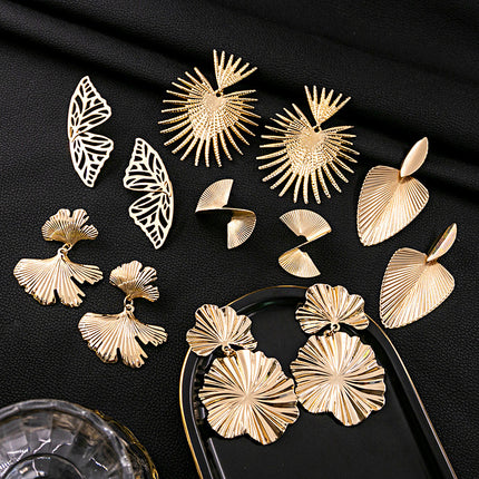 European and American Retro Exaggerated Golden Leaf Earrings, Cut Out Butterfly Ginkgo Earrings, Accessible Luxury Personalized Earrings