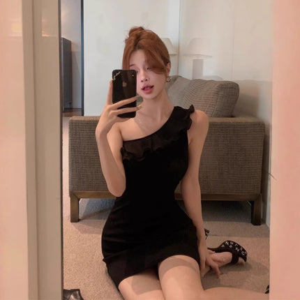 High-End Sexy Off-Shoulder Slim-Fitting Hip-Hugging Dress with Pure Lusty Sexy Hot Girl Wearing Figure-Showing Short Skirt