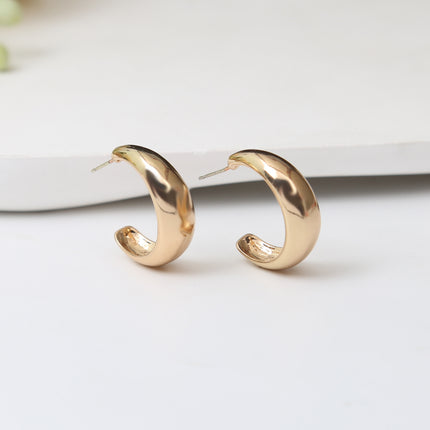 European and American light luxury high-end metal style simple personality earrings women's retro flower pearl hollow love earrings