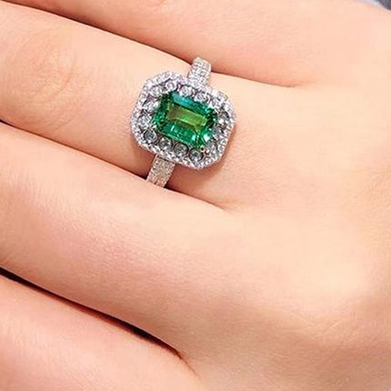 European and American Light Luxury Brilliant Square Emerald Engagement Ring Atmospheric Luxury Ladies Ring r7883