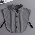 Black and white plat collar