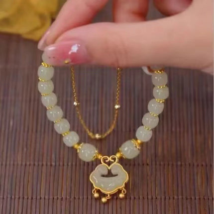 Imitation Hetian Yu bracelet female ins niche design non-fading retro light luxury temperament bracelet girlfriends gift Bai match