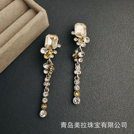 Oscar De La Renta European and American Retro Old Long Exaggerated Shoulder Sweep Ear Clip Elegant Niche Design