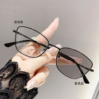 Black frame / No degree---no discoloration