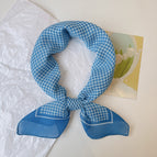 Comparable to small grids, fruit daring blue / 58x58cm