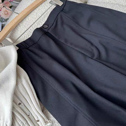 Black High-Waisted Cargo Casual Pants for Petite Figures, with Cuffs, Buttoned, Curved Knife-Cut Wide-Leg Pants, Comfortable and Leg-Lengthening, Suitable for Spring