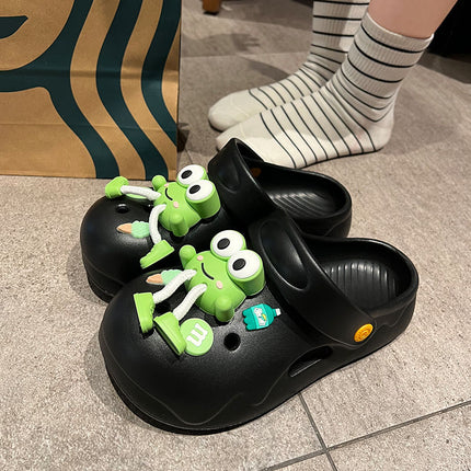 Super Cute Cartoon Frog 2026 Non-Slip Clogs with a Stepping-On-Feces Feel, Thick-Soled Closed-Toe Slippers for Women, Suitable for Summer Outdoor Wear