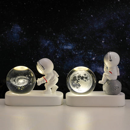 Creative Astronaut Crystal Ball Night Light Resin Crafts Desktop Ornaments Atmosphere Light Souvenir Birthday Gift