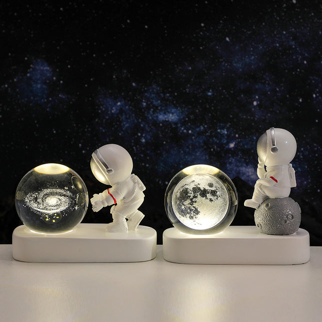 Creative Astronaut Crystal Ball Night Light Resin Crafts Desktop Ornaments Atmosphere Light Souvenir Birthday Gift
