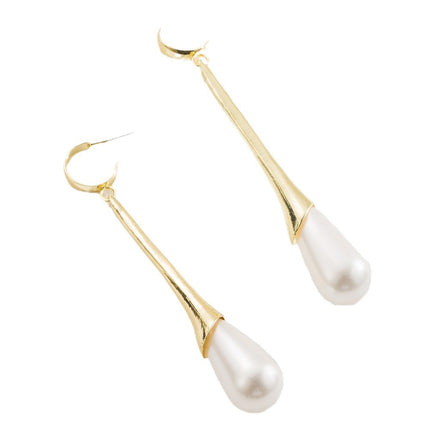 Europe and the United States hot new drop shaped pearl temperament earrings versatile fashion long high quality silver pin earrings earrings
