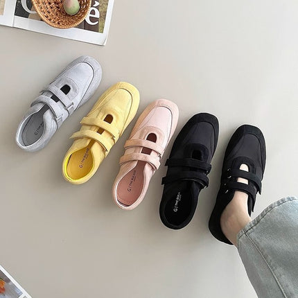 Retro Velcro Round-Toe Shallow-Mouth Single Shoes for Women, 2026 New Style German Training Shoes to Match with Skirts, Flat-Soled Loafers, Trendy Grandma Style