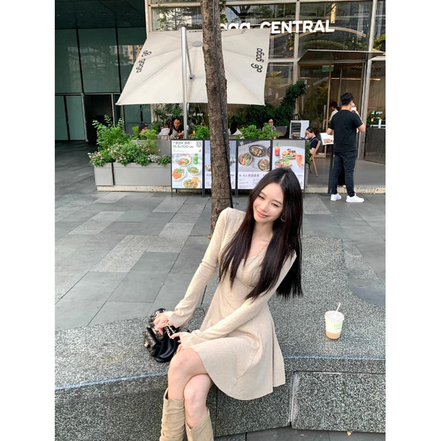 French Style Elegant V-neck Long-sleeved Knitted dress Women's Autumn Gentle Figure Inner Base Skirt A- line Skirt Short Skirt