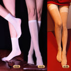 White. / Oil gloss [socks]]