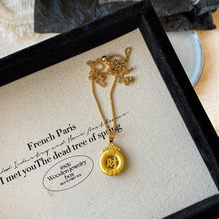 Gold-Plated Necklace for Women, Vintage Fashion Versatile Pendant with a High-End Design Sweater Chain Clothing Accessory