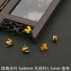 10 p/bag / Four pointed leaves 6x 8mm aperture about 1.5mm gold