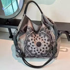 Dark gray cashew flower / Medium m
