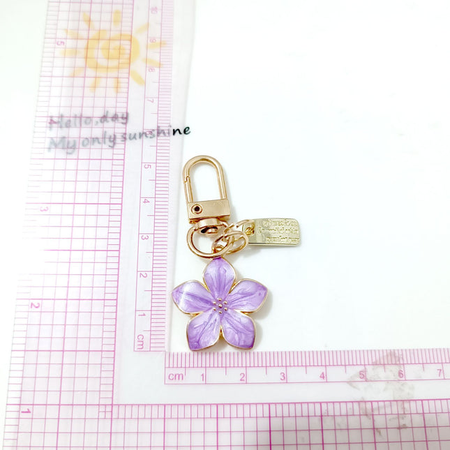 New Cross-border Ins Metal Daisy Keychain Niche Flower Stamen Bluetooth Headset Protective Cover Accessories