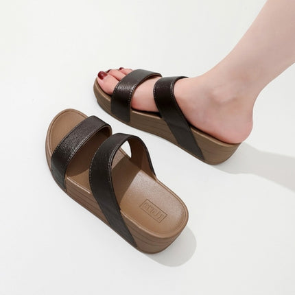 Thick-Soled Slippers for Women's Outer Wear 2025 New Popular Fashion Wedge Heels for Home Bathroom Non-Slip Slippers