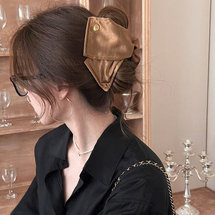 New College Style Triangle Clip with Contrasting Polka Dots and High-End Shark Clip for Hairpin Head Accessories on the Back of the Head