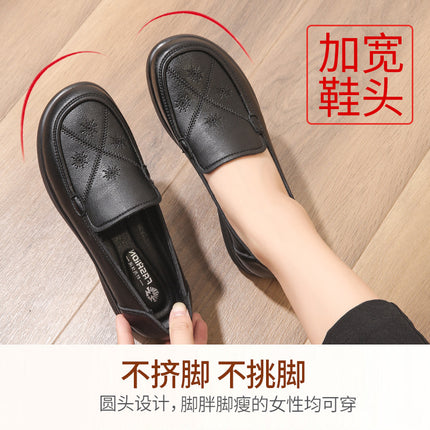 Mom's Shoes with Soft Soles, Comfortable New Style for Middle-Aged and Elderly Women, Flat Non-Slip Shoes for Spring and Autumn 2026